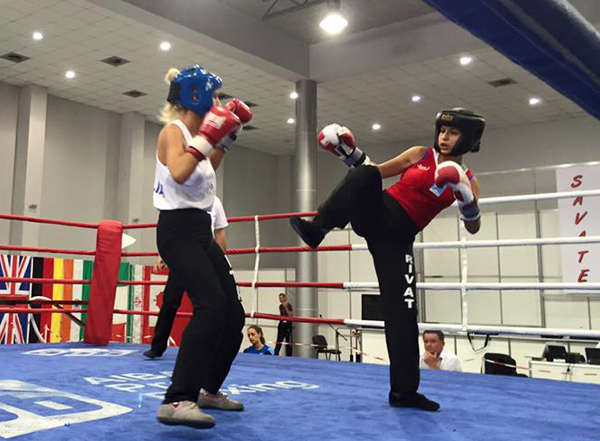 Italian and French girls in the ring